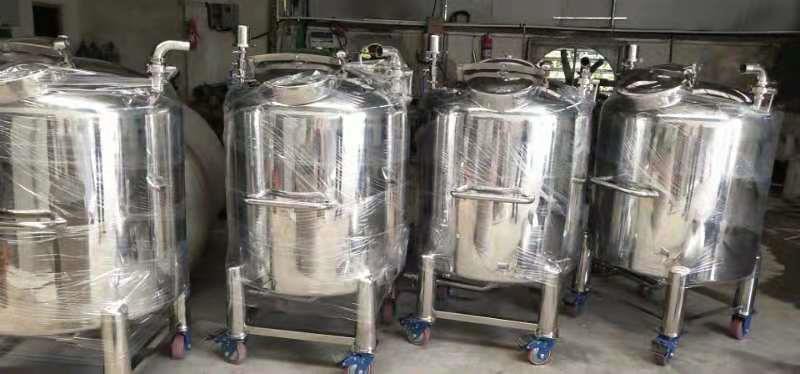 4db 316L 500L zárt tároló tartály kész